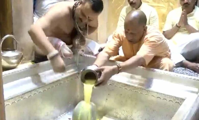 CM Yogi Kashi Vishwanath Darshan1